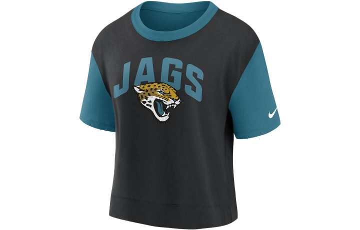 Nike Nike T Shirts Women's Water Bottle Crew Neck Moderate Straight Fit