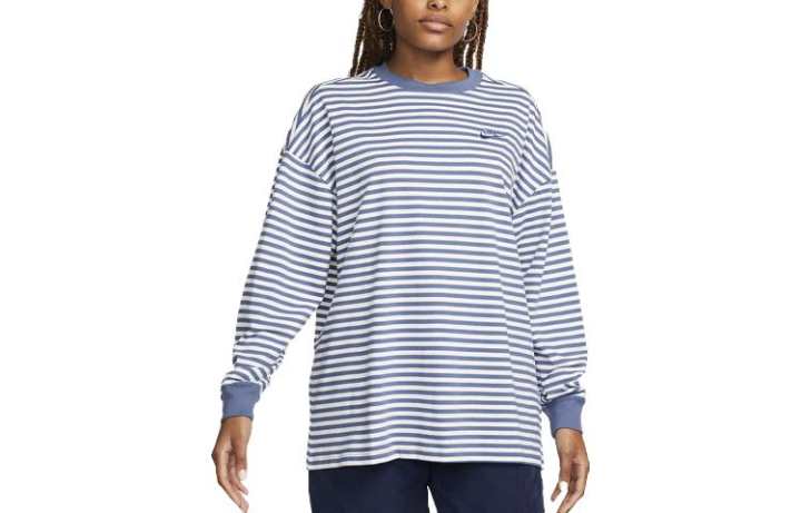 Nike Nike T Shirts Women's Diffused Blue Crew Neck Moderate Straight Fit