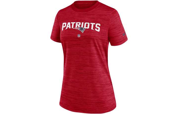 Nike Nike T Shirts Women's Red Crew Neck Moderate Straight Fit