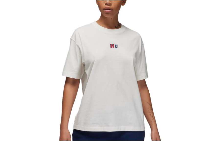 Nike Nike T Shirts Women's White Crew Neck Moderate Straight Fit