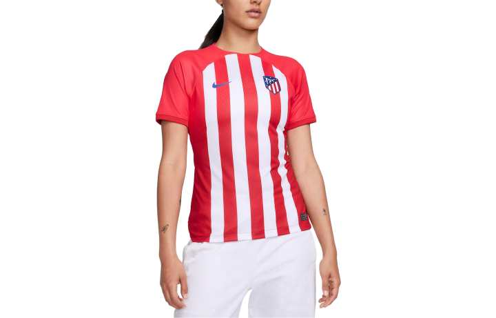 Nike Nike T Shirts Women's Red Crew Neck Moderate Straight Fit