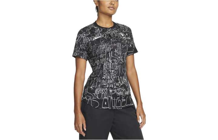 Nike Nike T Shirts Women's Black Crew Neck Moderate Straight Fit