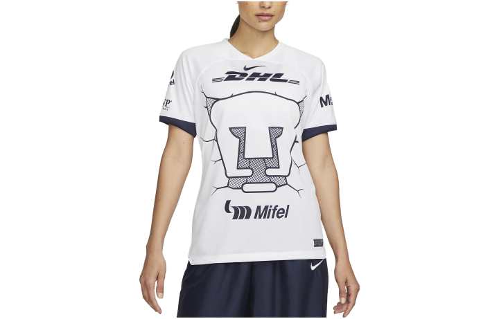 Nike Nike T Shirts Women's White Crew Neck Moderate Straight Fit