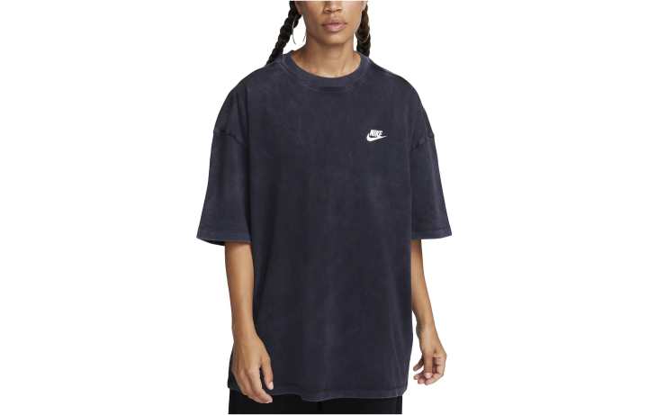 Nike Nike T Shirts Women's Black Crew Neck Moderate Straight Fit