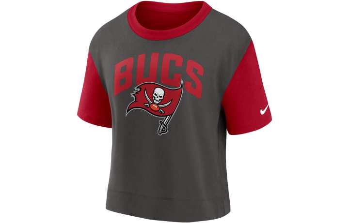 Nike Nike T Shirts Women's Red Crew Neck Moderate Straight Fit