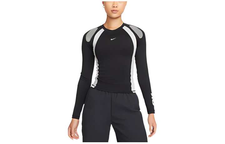 Nike Nike T Shirts Women's Black Crew Neck Moderate Straight Fit