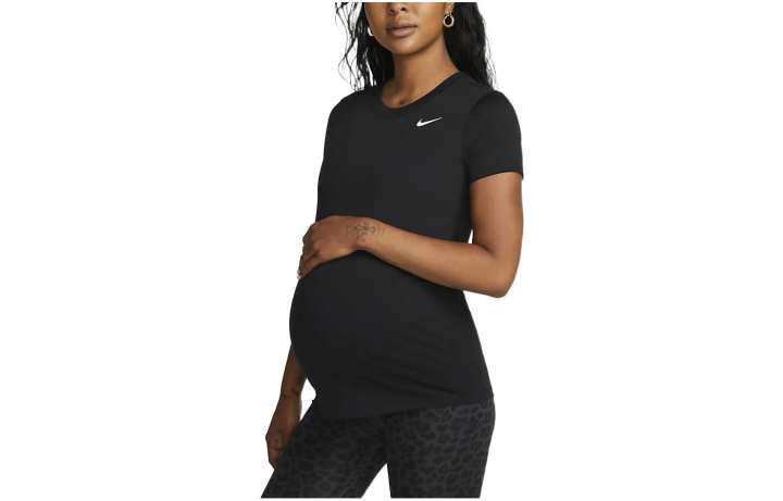 Nike Nike T Shirts Women's Black Crew Neck Moderate Straight Fit