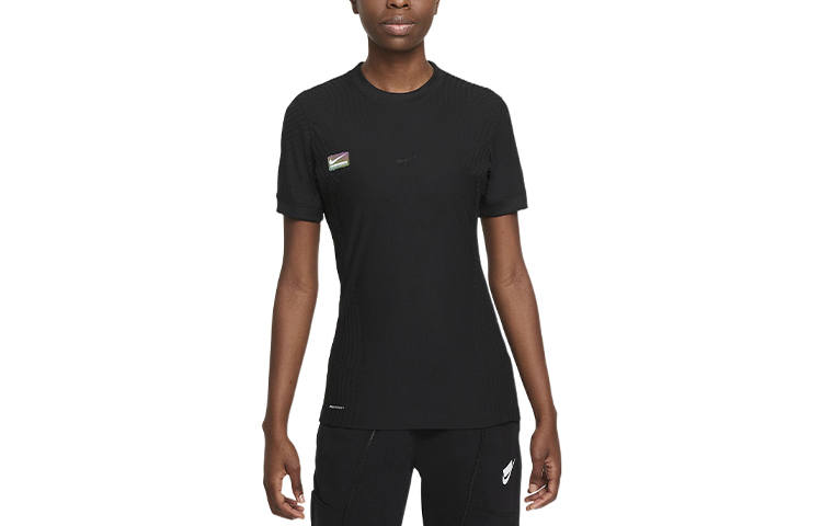 Nike Nike T Shirts Women's Black Crew Neck Moderate Straight Fit