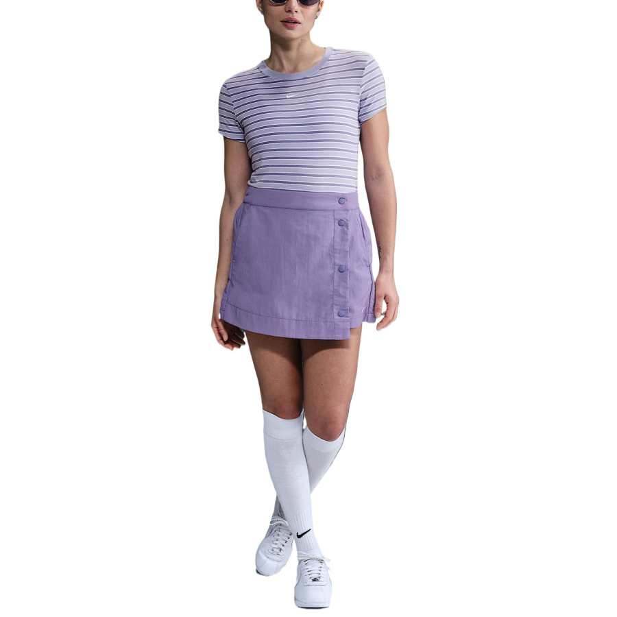 Nike Nike Sportswear Chill Knit Women's Slim Striped T Shirt