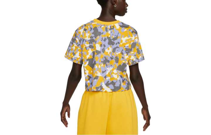 Nike Nike Crop Tops Women's Multicolor Crew Neck Moderate