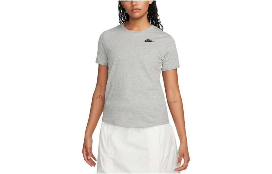 Nike Nike Sportswear Club Essentials Women's T Shirt