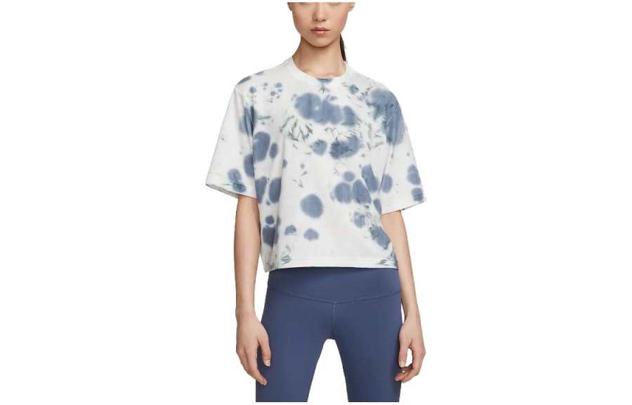 Nike Nike T Shirts Women's White Crew Neck Moderate Straight Fit