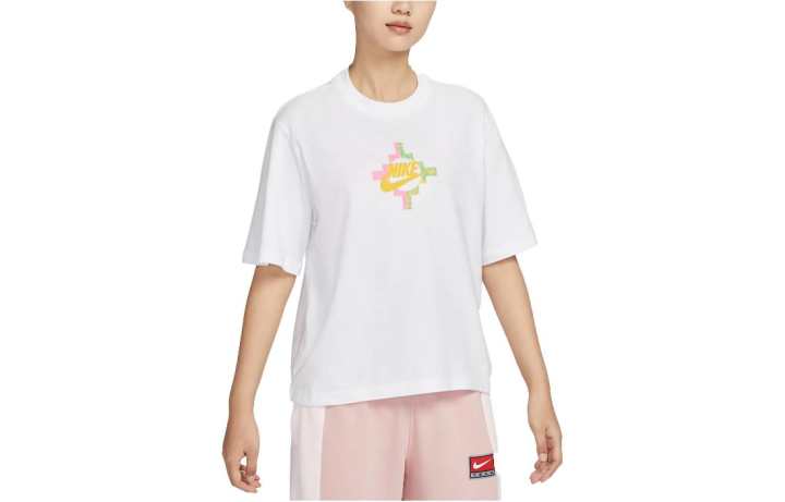 Nike Nike T Shirts Women's White Crew Neck Moderate Straight Fit