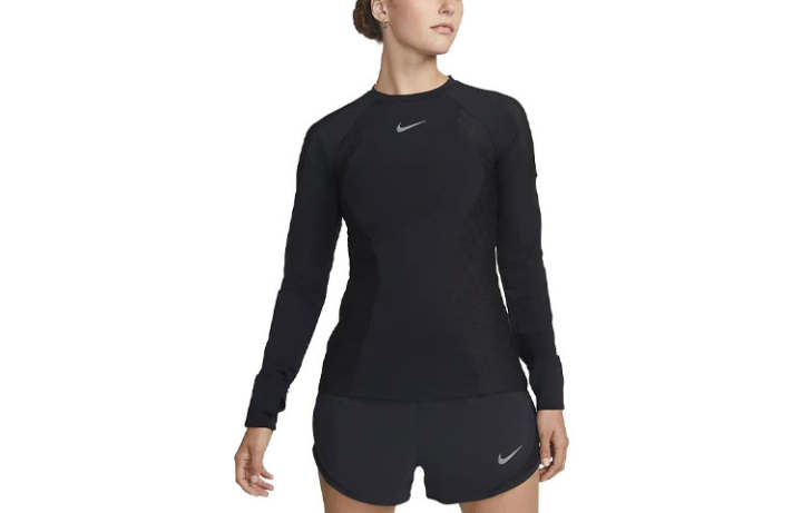 Nike Nike T Shirts Women's Black Crew Neck Moderate Straight Fit