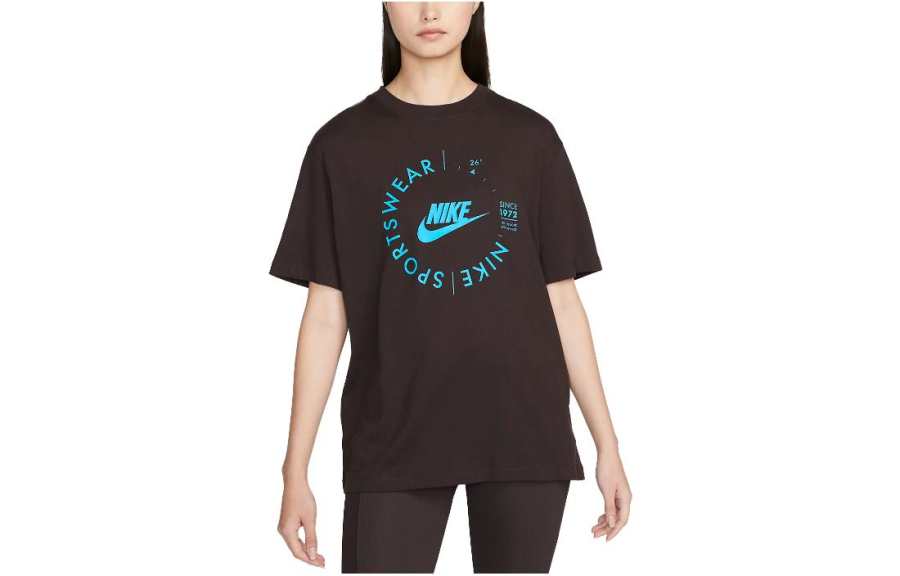 Nike Nike T Shirts Women's Black Crew Neck Moderate Straight Fit