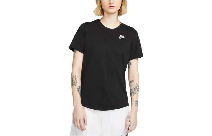 Nike Nike Sportswear Club Essentials Women's T-Shirt