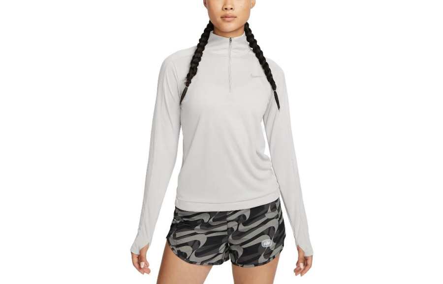 Nike Nike T Shirts Women's White Stand Collar Moderate Straight Fit