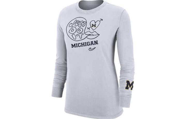 Nike Nike T Shirts Women's White Crew Neck Moderate Straight Fit
