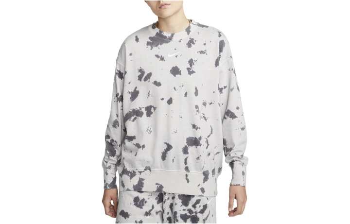 Nike Nike Sweatshirts Women's White Crew Neck Moderate Regular