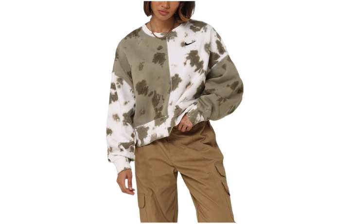 Nike Nike Sweatshirts Women's Multicolor Crew Neck Moderate Regular