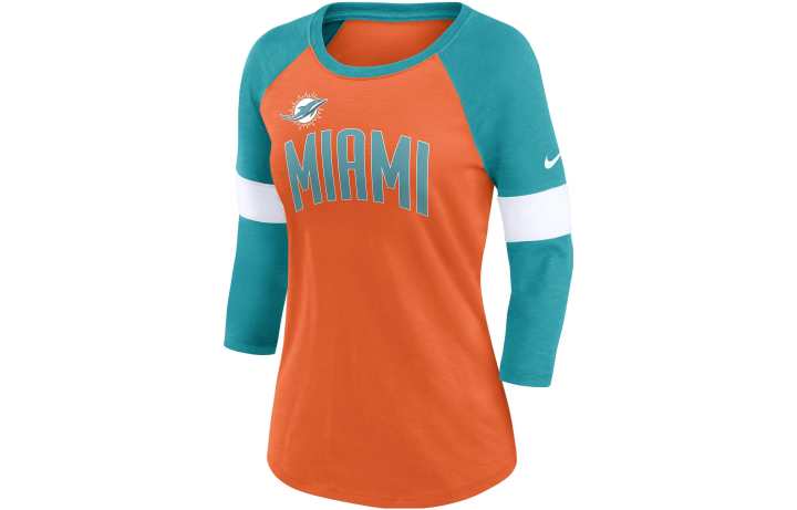 Nike Nike T Shirts Women's Orange Crew Neck Moderate Straight Fit