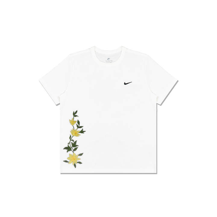 Nike Nike Sportswear T Shirts Men's White Crew Neck Moderate Straight Fit