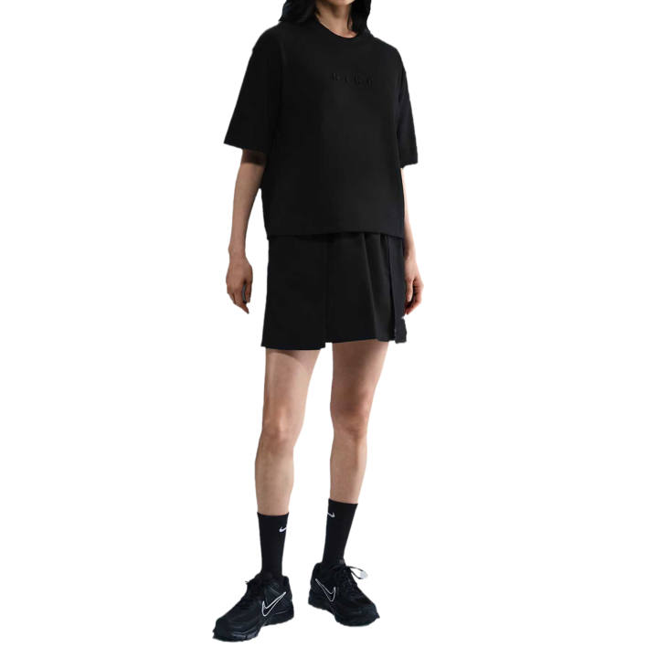 Nike Nike T Shirts Women's Black Crew Neck Moderate Straight Fit