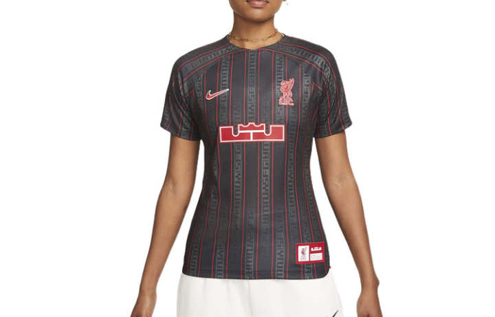 Nike Nike T Shirts Women's Black Crew Neck Moderate Straight Fit