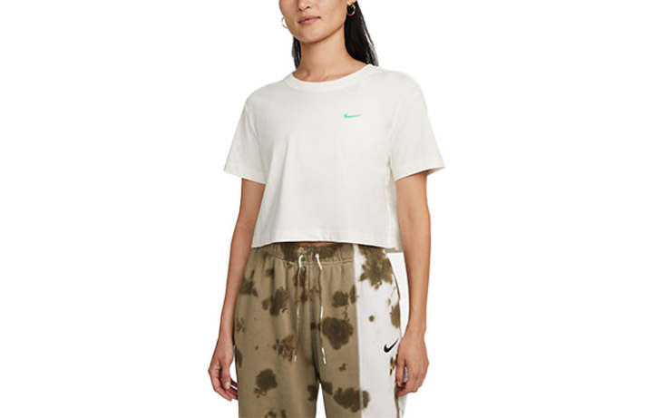 Nike Nike Crop Tops Women's White Crew Neck Moderate