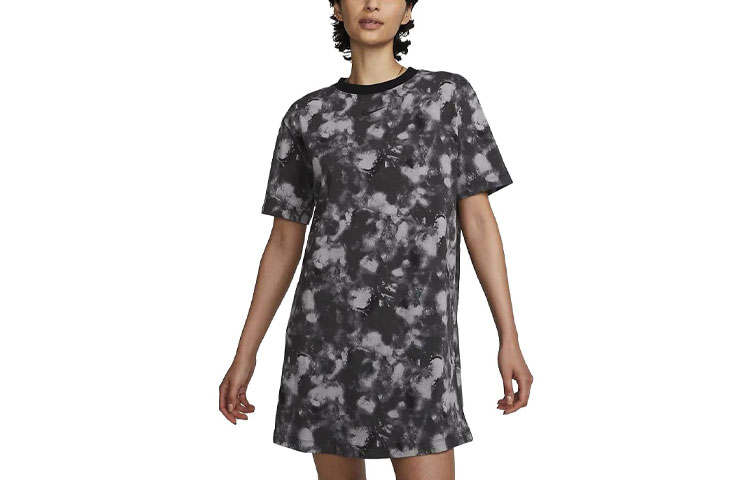 Nike Nike Short Sleeved Dresses Women's Black Crew Neck Moderate Short
