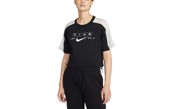 Nike Nike T Shirts Women's Black Crew Neck Moderate