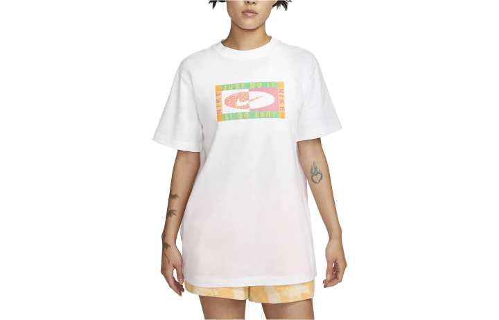 Nike Nike T Shirts Women's White Crew Neck Moderate Straight Fit