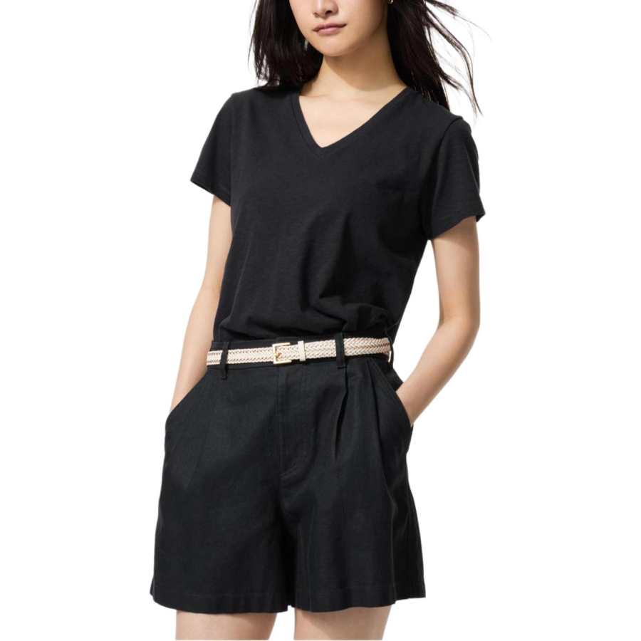 UNIQLO T Shirts Women's Black V Neck Moderate Straight Fit