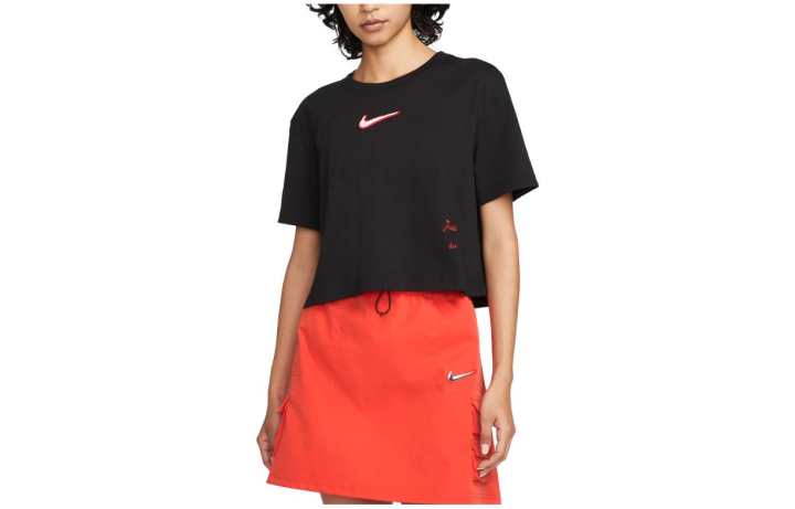 Nike Nike T Shirts Women's Black Crew Neck Moderate Straight Fit