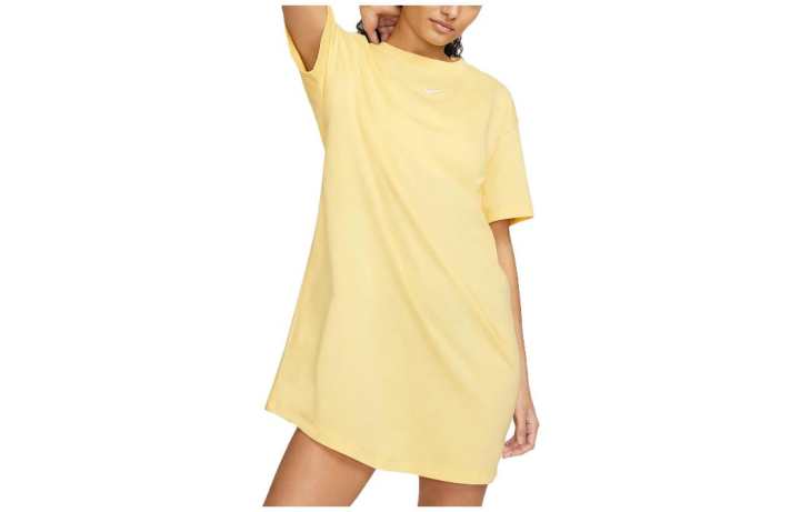 Nike Nike T Shirts Women's Yellow Crew Neck Moderate Straight Fit