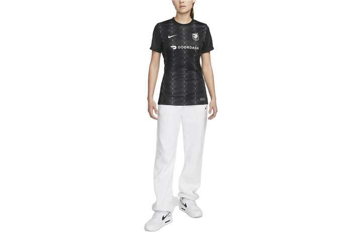 Nike Nike T Shirts Women's Black Crew Neck Moderate Other