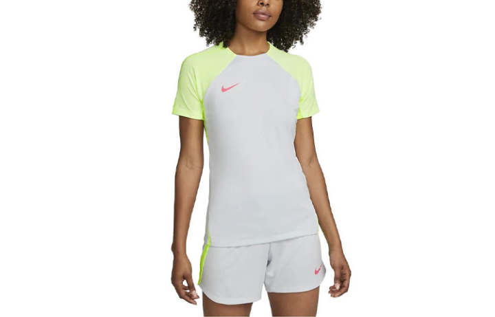 Nike Nike T Shirts Women's Light Yellow Crew Neck Moderate Straight Fit