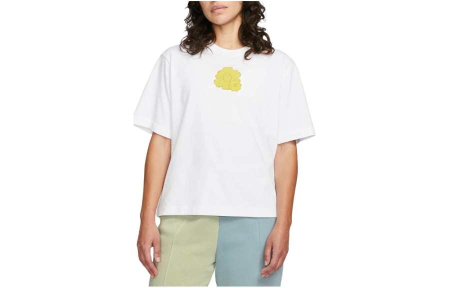 Nike Nike T Shirts Women's White Crew Neck Moderate Straight Fit