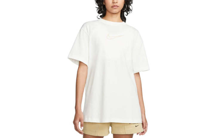 Nike Nike T Shirts Women's White Crew Neck Moderate Straight Fit