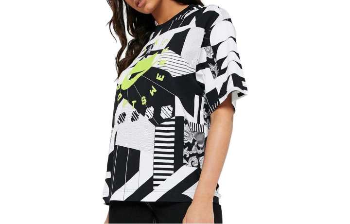 Nike Nike T Shirts Women's Black Crew Neck Moderate Straight Fit