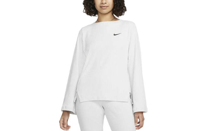 Nike Nike T Shirts Women's White Square Collar Moderate Straight Fit