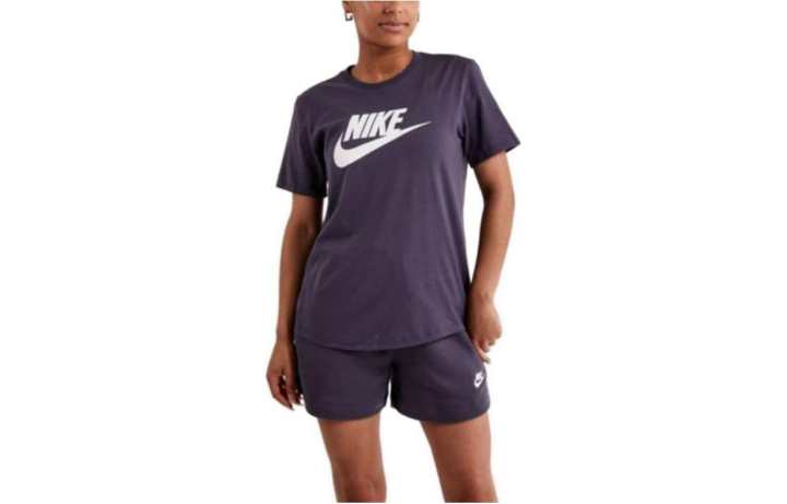 Nike Nike T Shirts Women's Purple Crew Neck Moderate Straight Fit