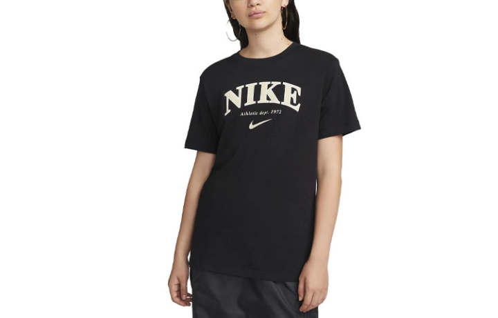 Nike Nike T Shirts Women's Black Crew Neck Moderate Straight Fit