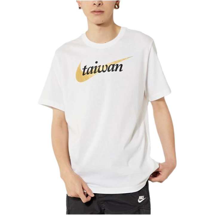 Nike Nike T Shirts Men's White Crew Neck Moderate Straight Fit