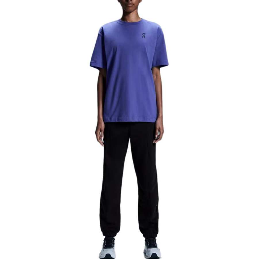 On Club T Shirts Women's Iris Crew Neck Moderate Straight Fit