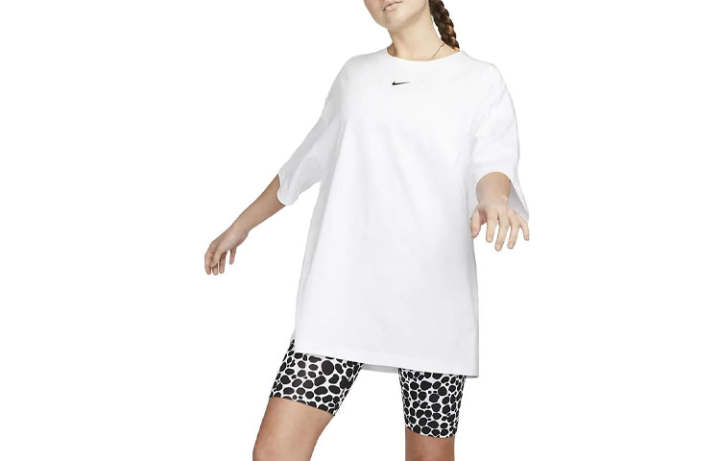 Nike Nike T Shirts Women's White Crew Neck Moderate Straight Fit
