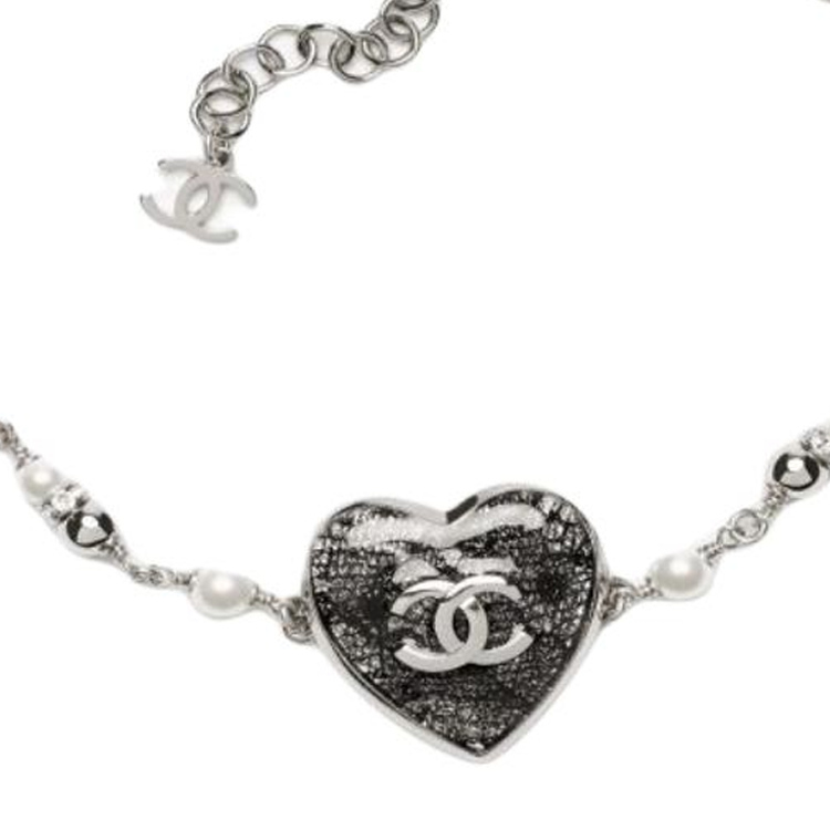 CHANEL Metal, Lace, Resin, Colored Glaze, Pearl, Rhinestone Necklaces Unisex Silver