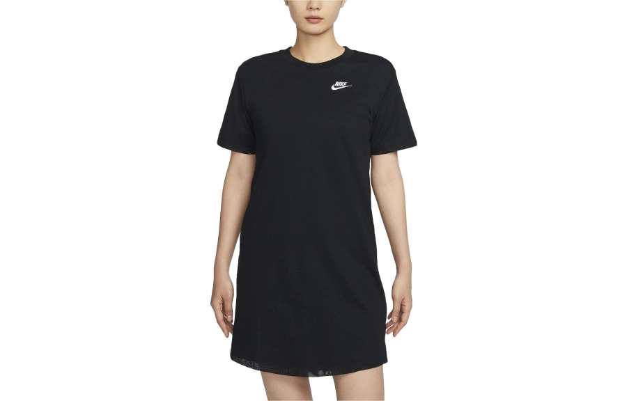 Nike Nike T Shirts Women's Black Crew Neck Moderate Straight Fit