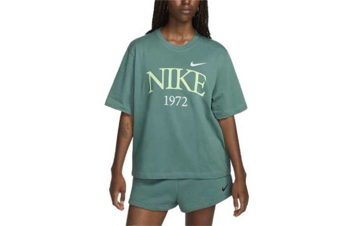 Nike Nike T Shirts Women's Bicoastal Crew Neck Moderate Straight Fit