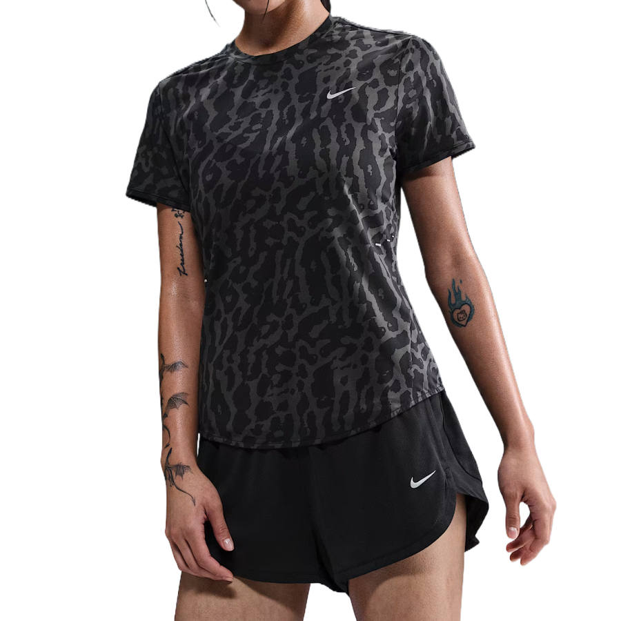 Nike Nike Swoosh T Shirts Women's Black Crew Neck Moderate